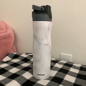 Contigo 16 oz water bottle